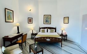 Shikarbadi Hotel - By The Lake Heritage By Hrh Group Of Hotels